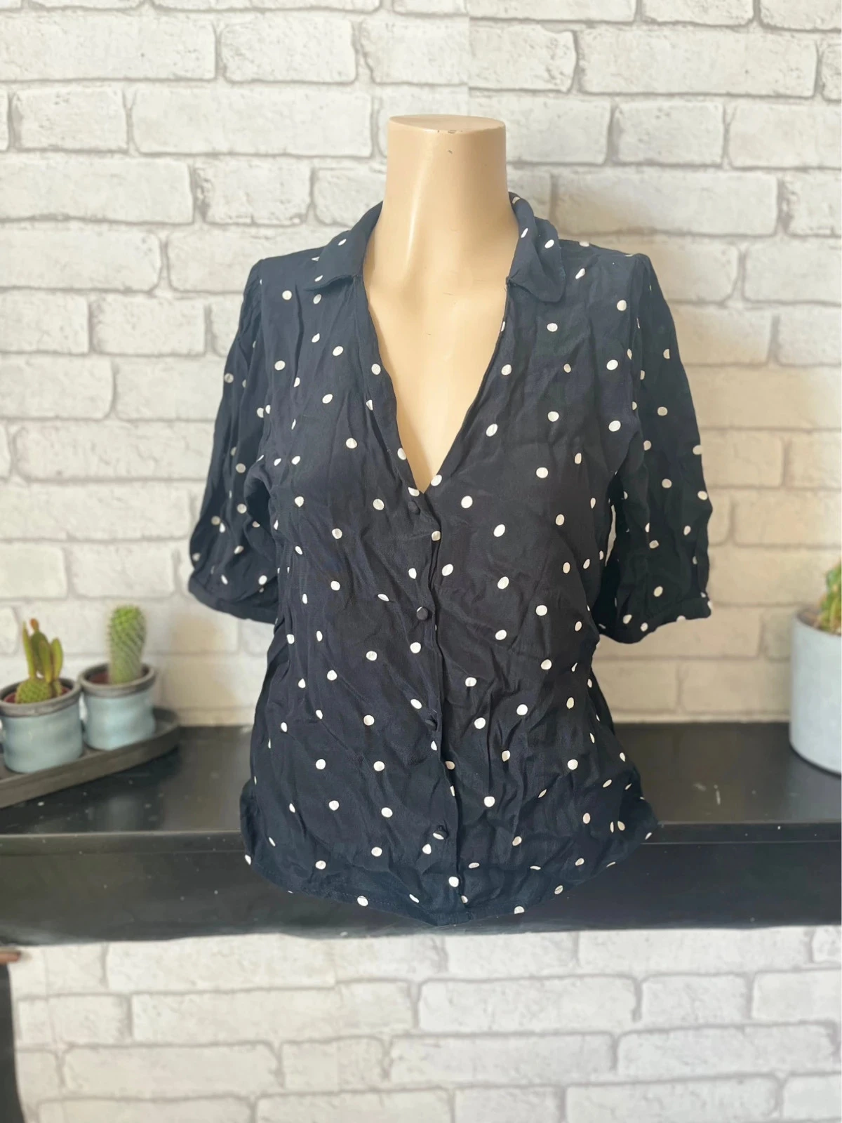 Chemisier femme à pois noirs et blancs – Taille 38 –  bon état